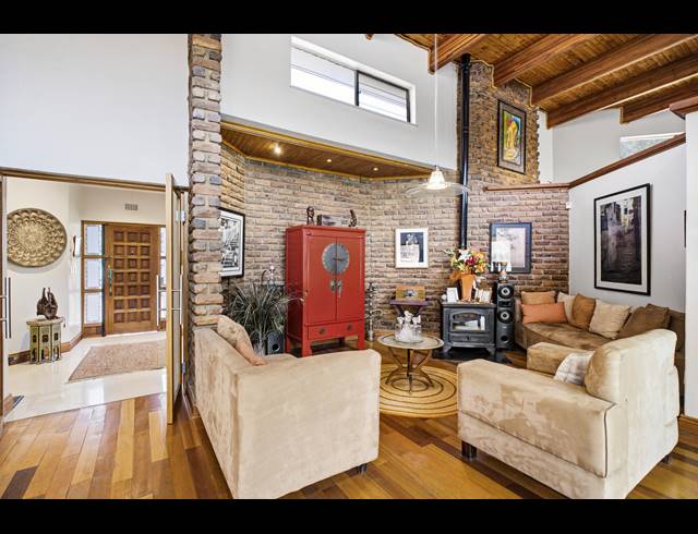 5 BEDROOM HOUSE FOR SALE IN BRYANSTON